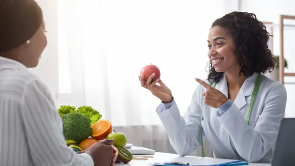 what is the role of a nutritionist